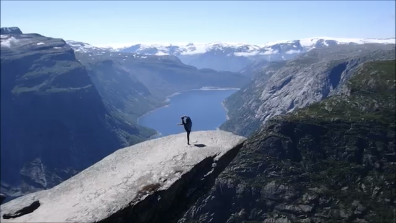 Bow and Arrow on Trolltunga